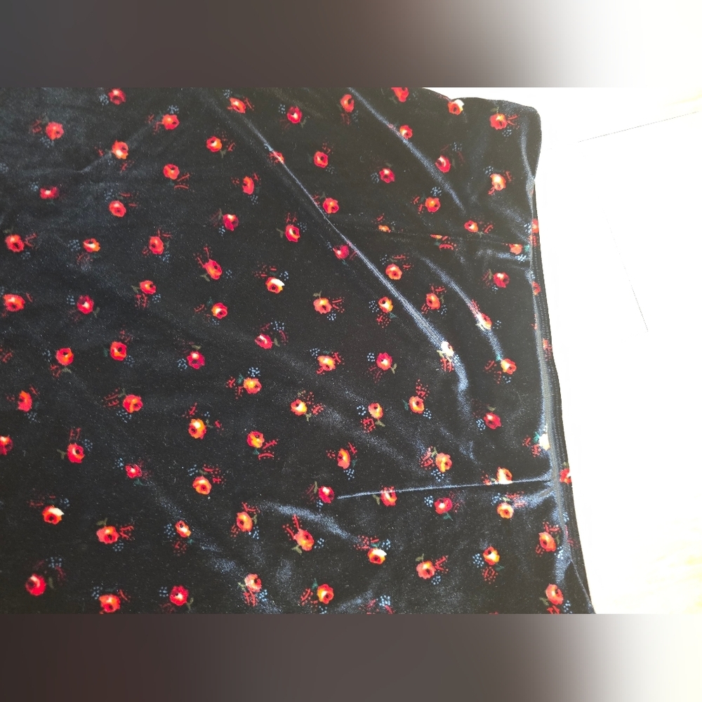 LOFT Black Velvet Skirt with Red Floral Pattern, Midi, A Line, Womens S - Picture 7 of 9